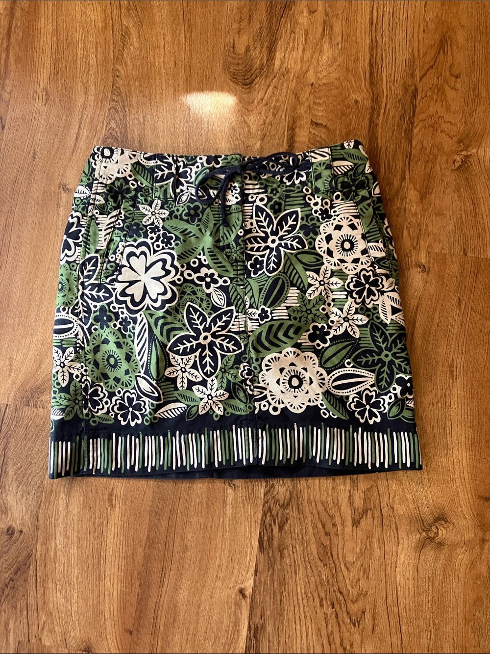 Surfer girl board short inspired mini skirt tropical print 8p canvas